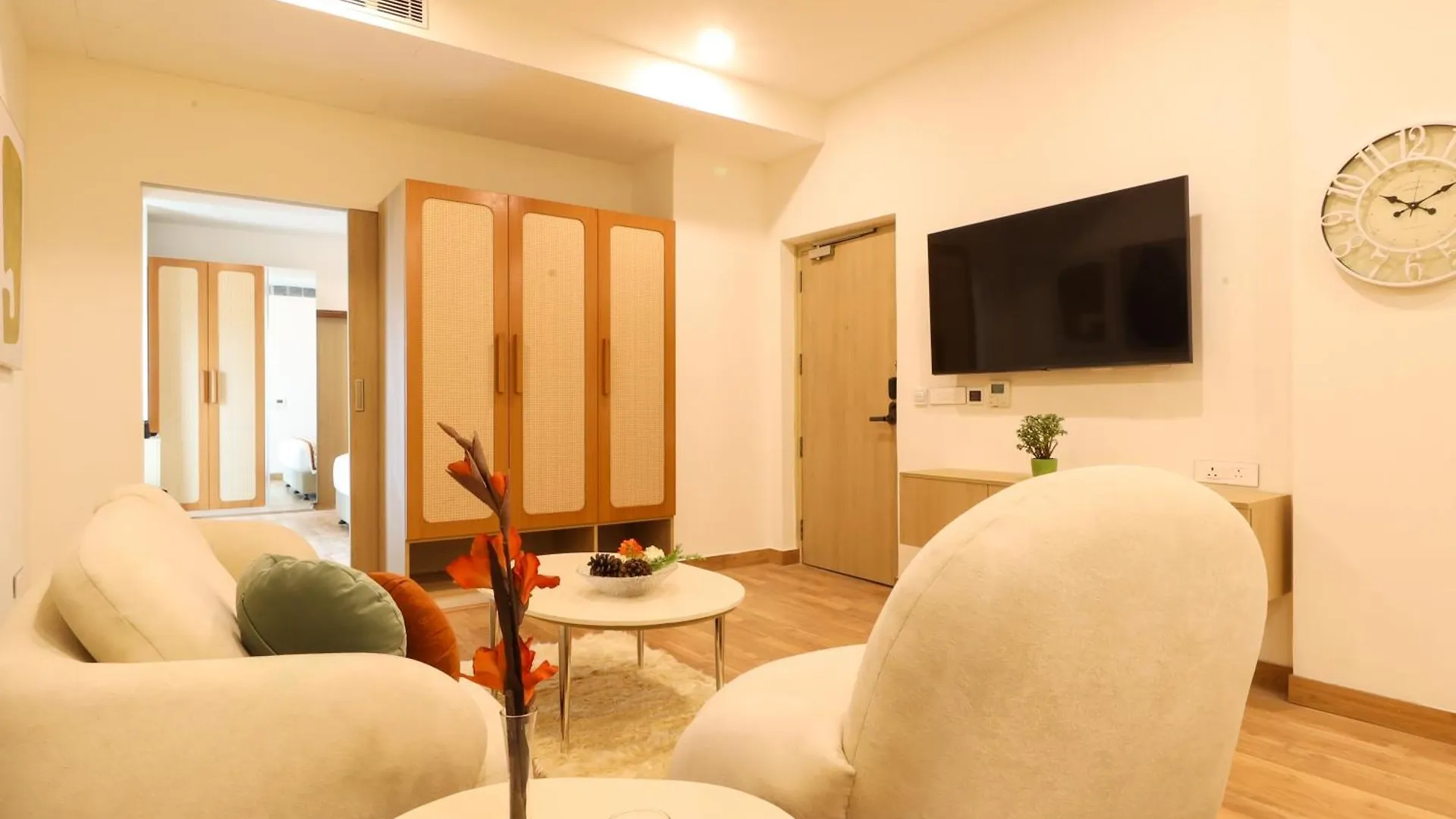 Ar Suites Klj Square Gurgáon Szálloda
