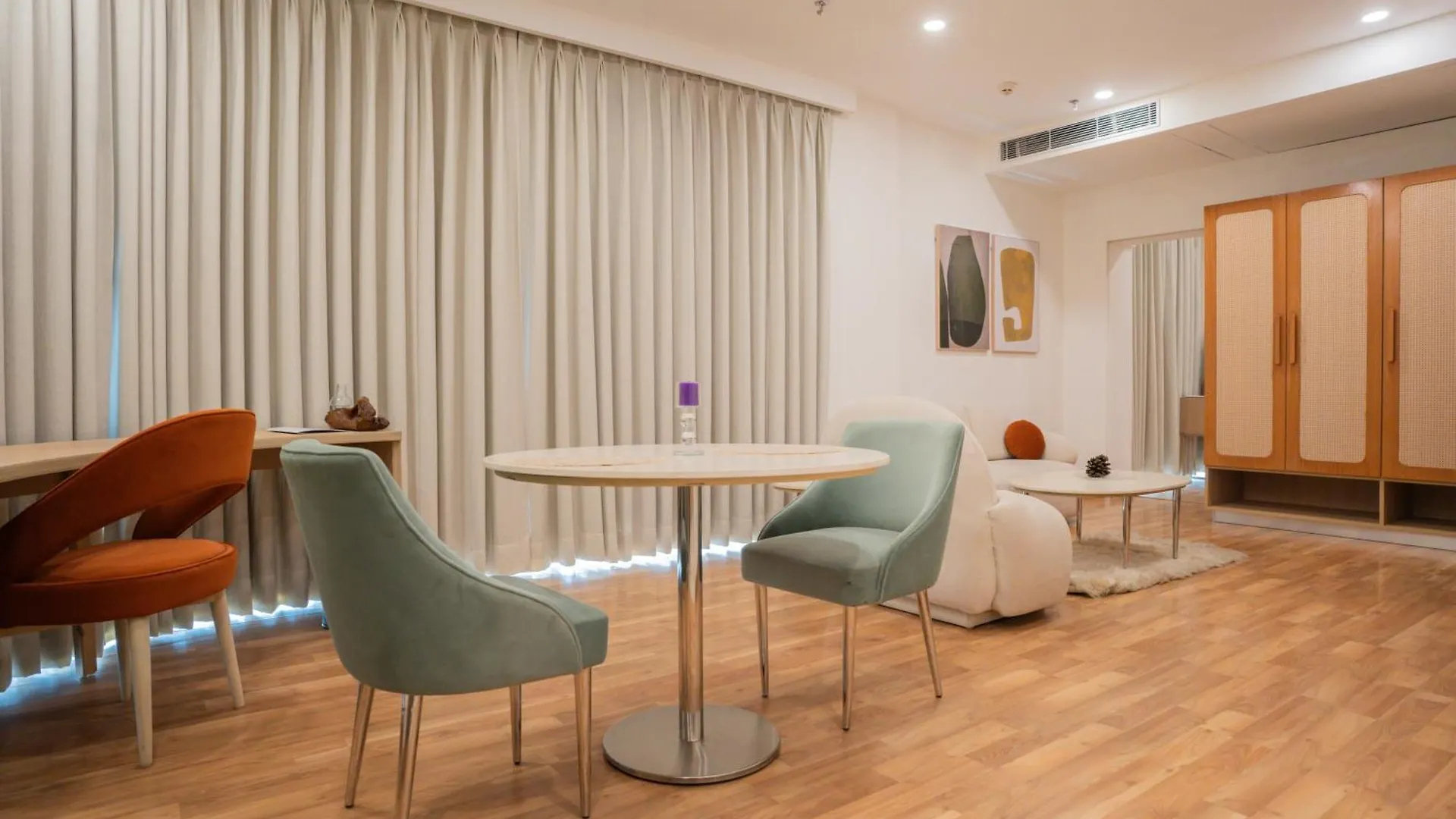 Ar Suites Klj Square Gurgáon 4*,