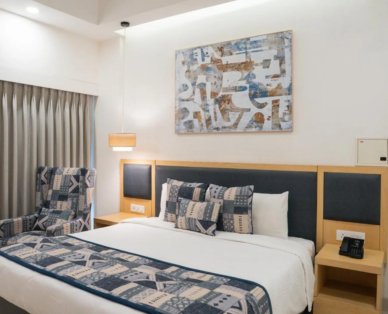 Ar Suites Klj Square Gurgáon Szálloda